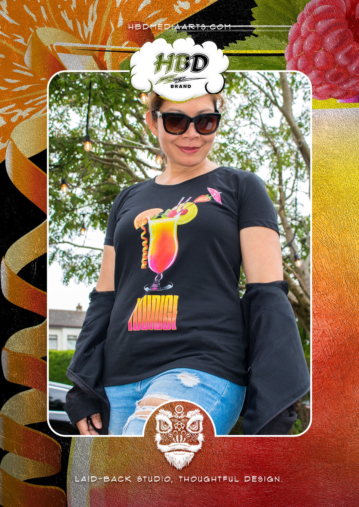 Women's fitted eco tee: Cocktail Lounge (Black)